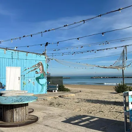 Casa Al Mare Dai Nonni منزل للإقامة *